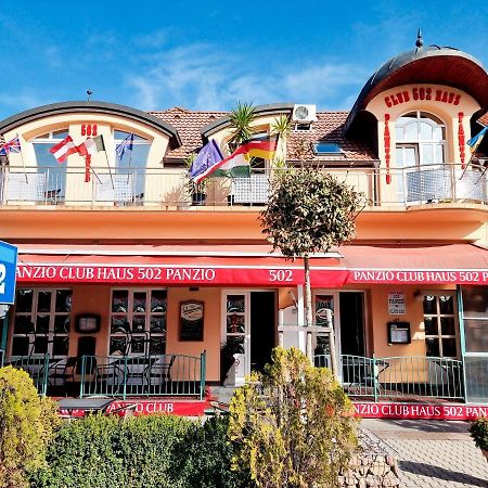 Club Haus 502 Kalocsa Bed & Breakfast Bagian luar foto