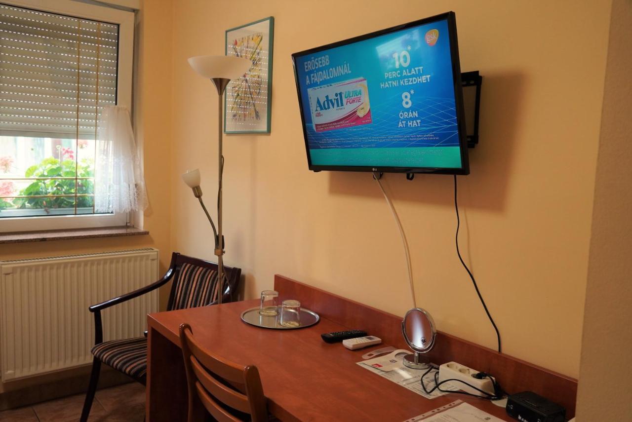 Club Haus 502 Kalocsa Bed & Breakfast Bagian luar foto