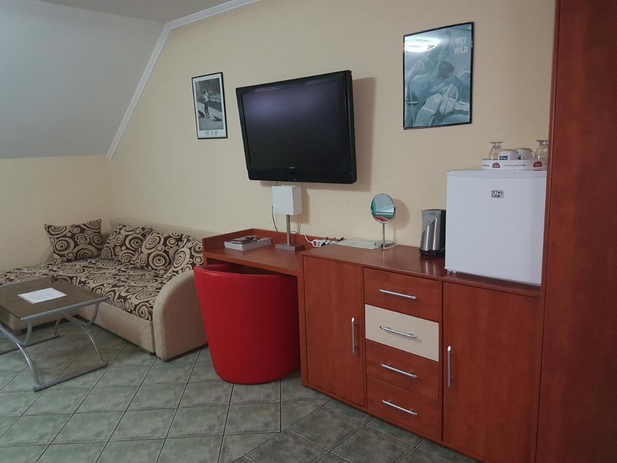 Club Haus 502 Kalocsa Bed & Breakfast Bagian luar foto