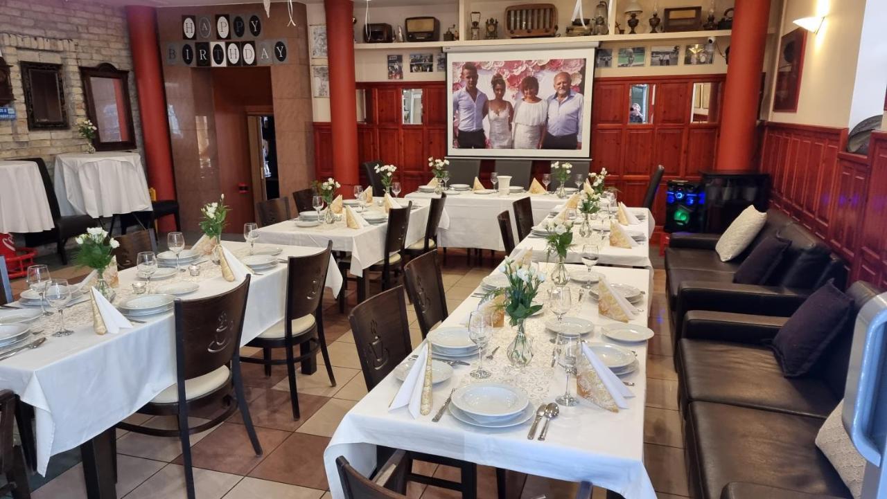 Club Haus 502 Kalocsa Bed & Breakfast Bagian luar foto
