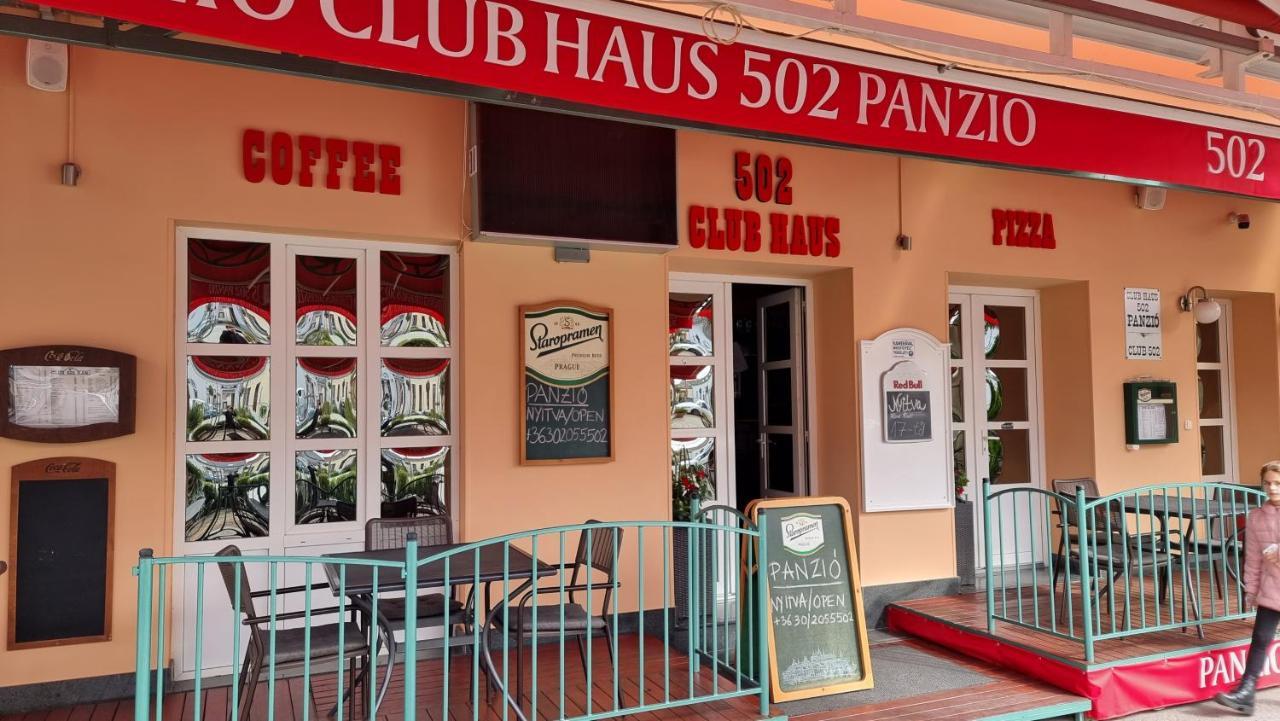 Club Haus 502 Kalocsa Bed & Breakfast Bagian luar foto